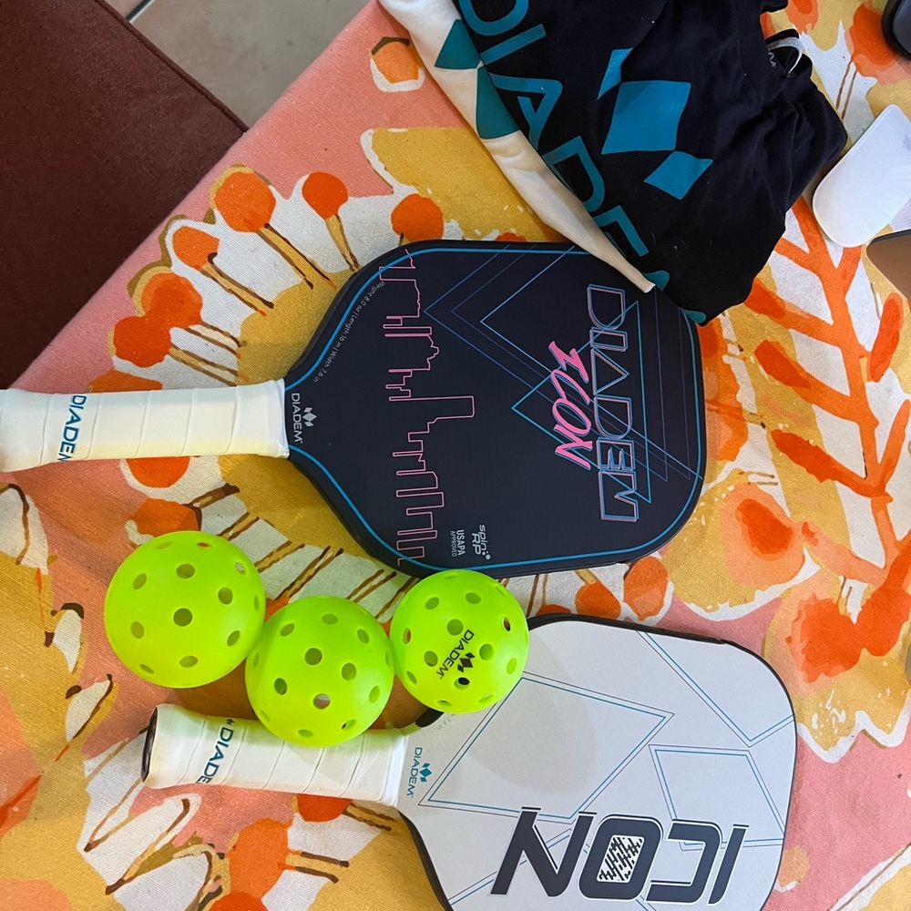 Diadem Pickleball Paddle Set with Balls